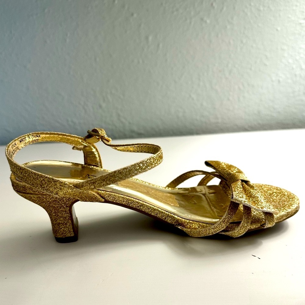 Soda Girls Size 2 Fancy Heels - Picture 4 of 5